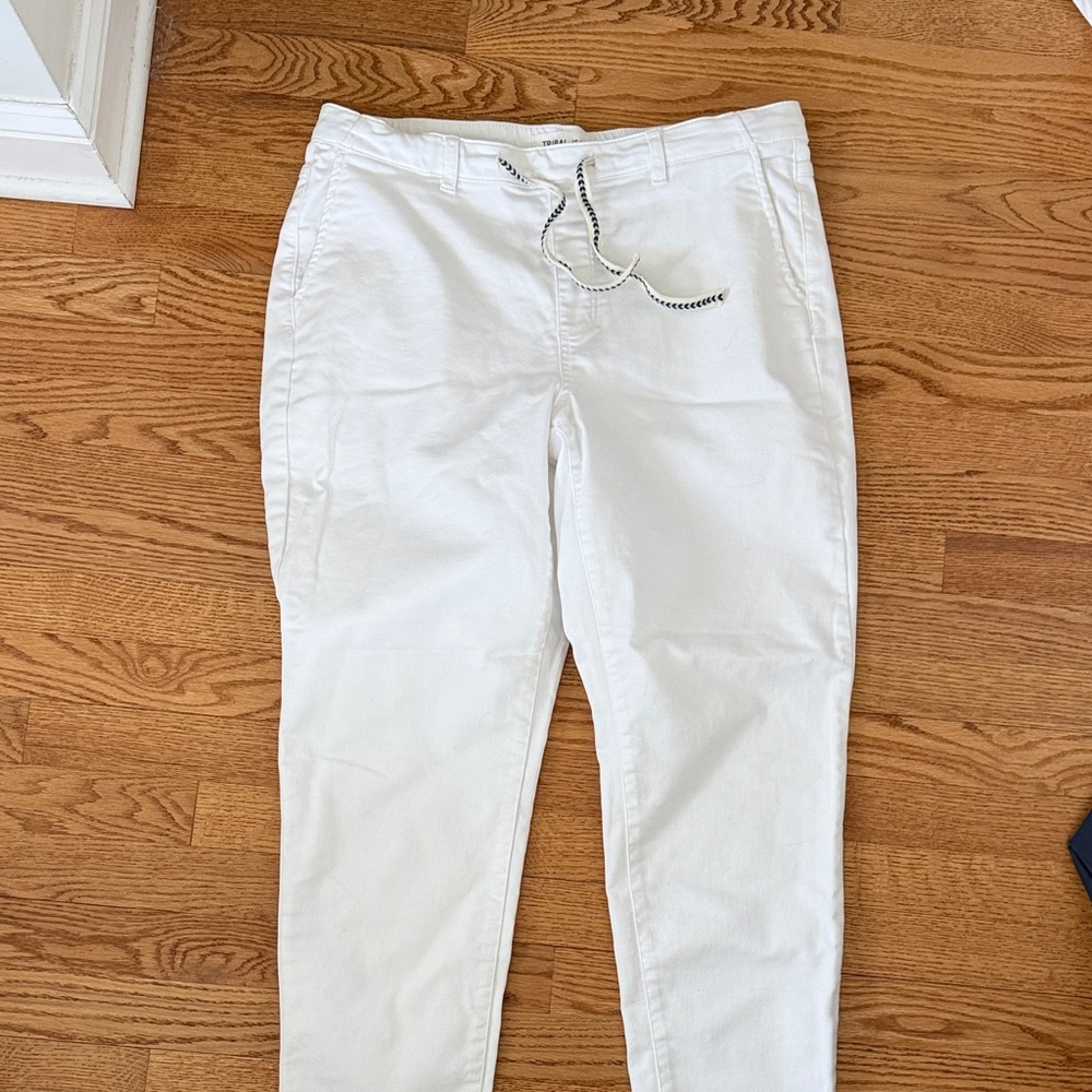 White Straight Leg Women's Jeans - Classic Everyday Style